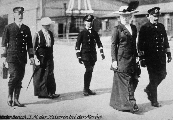 letzter Besuch der Kaiserin bei der Marine 1918
